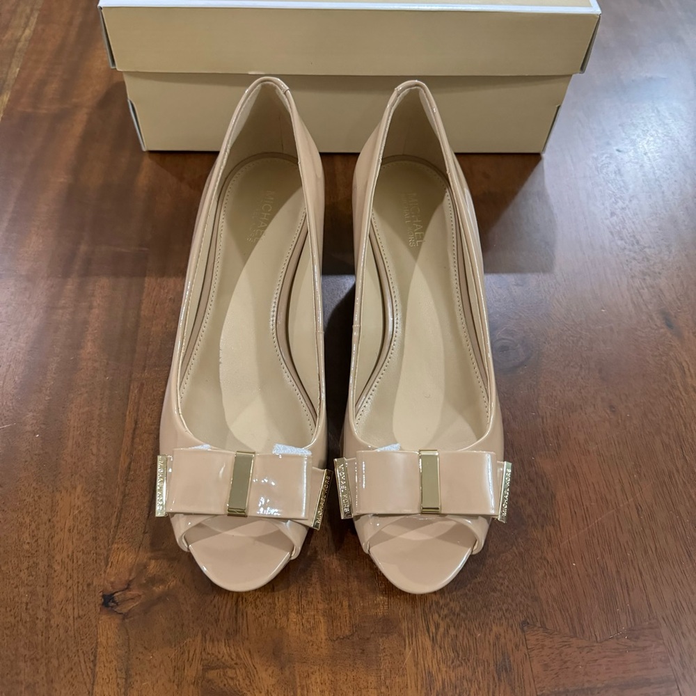 New! Michael Kors Nude Patent‎ Kiera Open Toe Wedge Pump Size 7